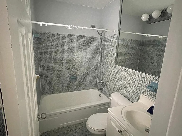 890 NW 45th Ave #32 — Photo 4
