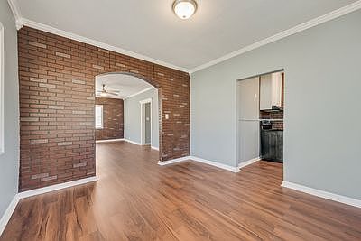 4th image of 930 W Freeman St