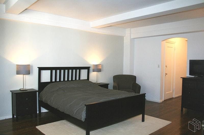 1st image of 210 E 73rd St #10H