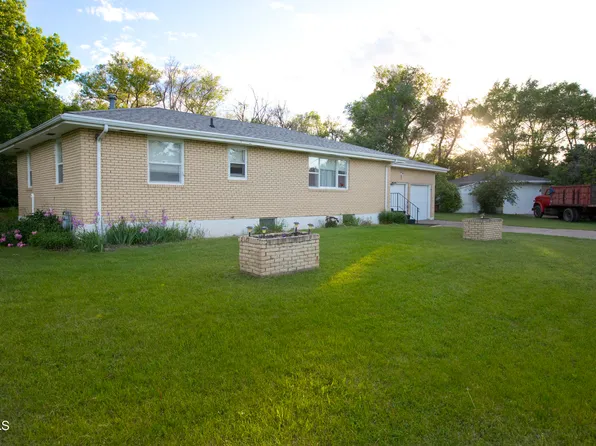 2001 Highway 1806 S, Mandan, ND 58554