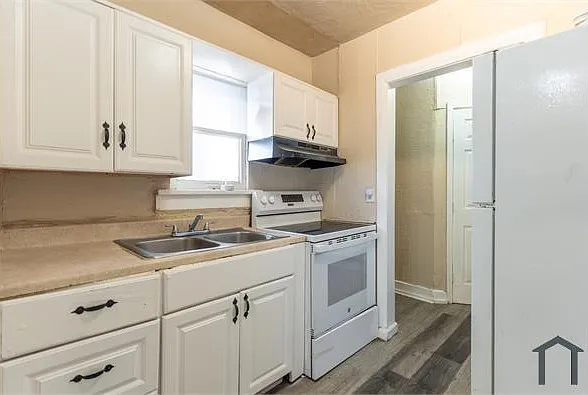 912 SW 35th St — Photo 14