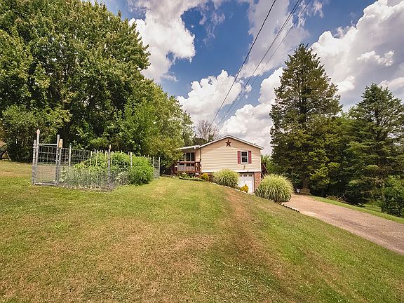 3rd image of 114 Evergreen Dr