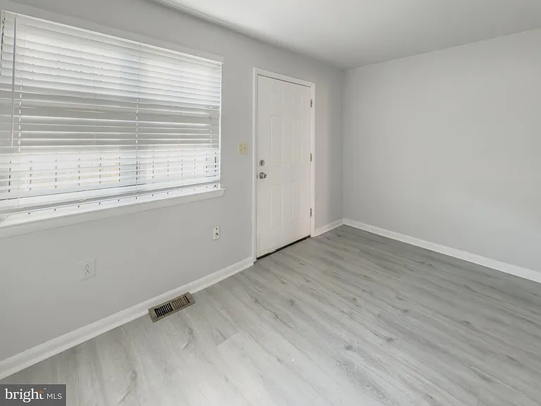 1616 Diamond St — Photo 11