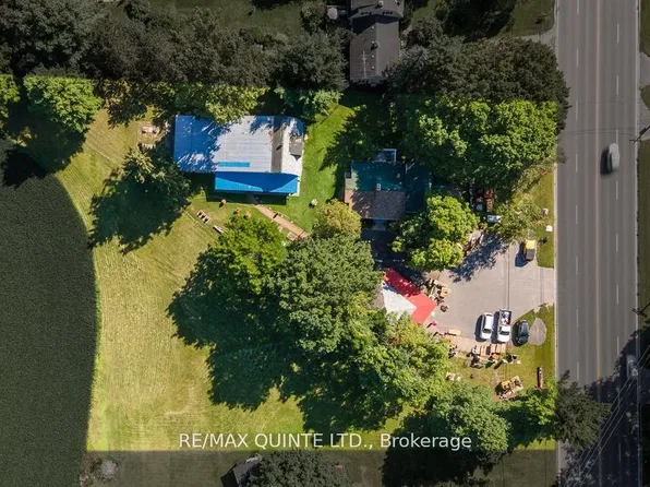 13418 Loyalist Pkwy, Prince Edward County, ON K0K 2T0