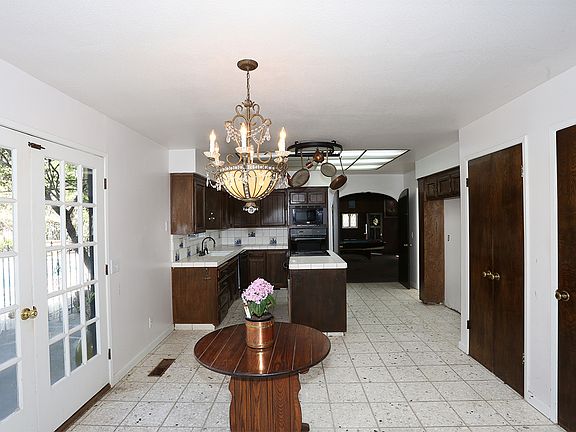 5th image of 877 Fruitland Ave