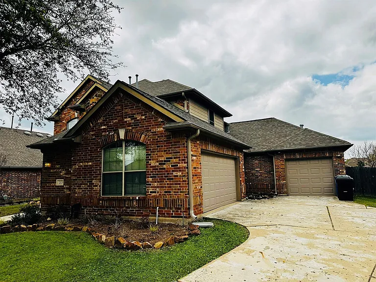 213 Fox Hollow Blvd — Photo 3