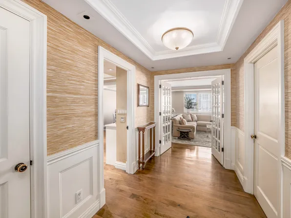 233 East 69th Street 14KLM image 1 of 16