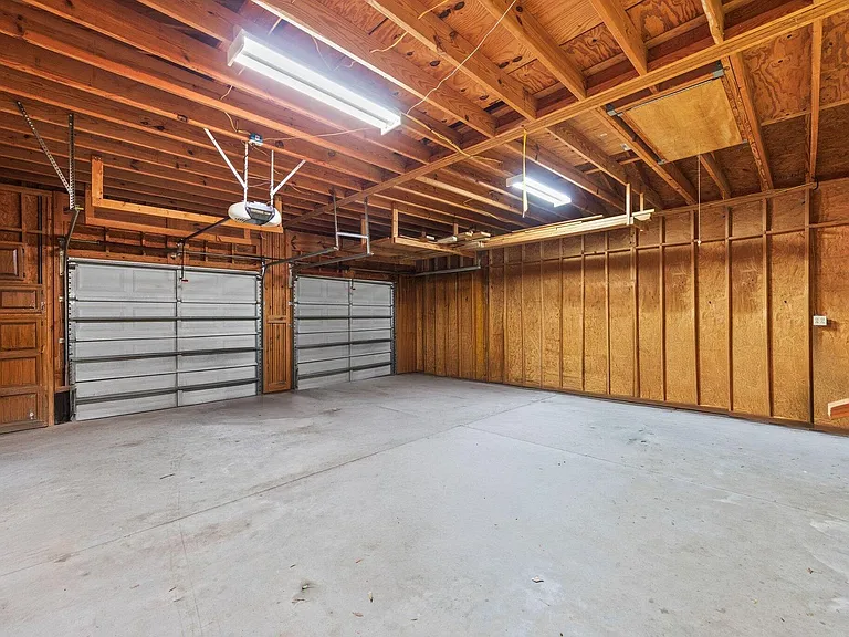 122 Beach Dr — Photo 39