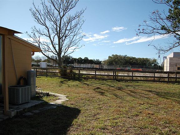 3rd image of 223 COUNTY ROAD 466A