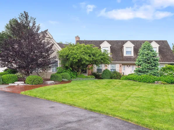 940 Persimmon Ct, St Charles, IL 60174