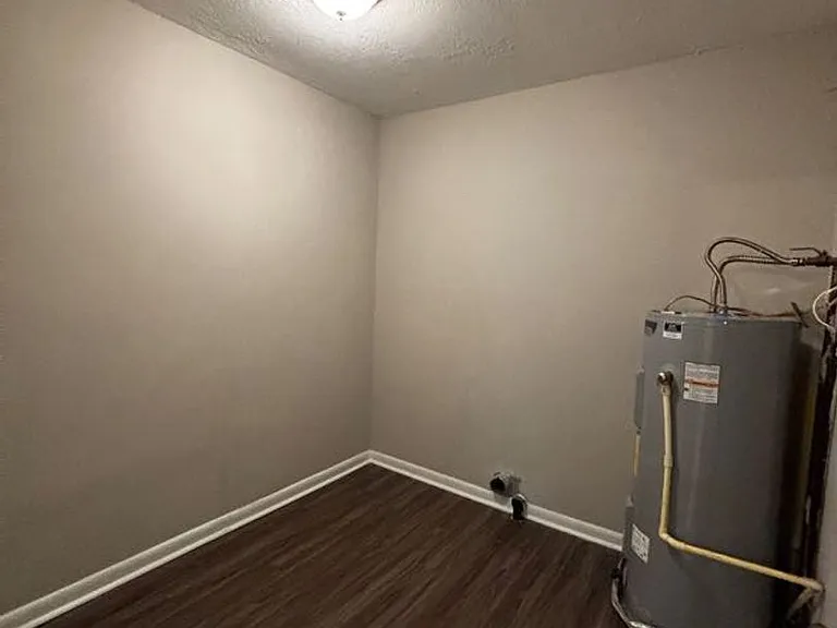2204 Sandra Ct — Photo 11