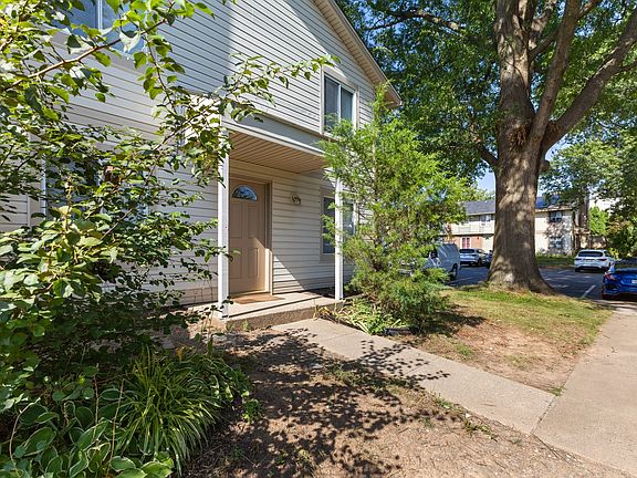 3rd image of 624 Clearwater Ct