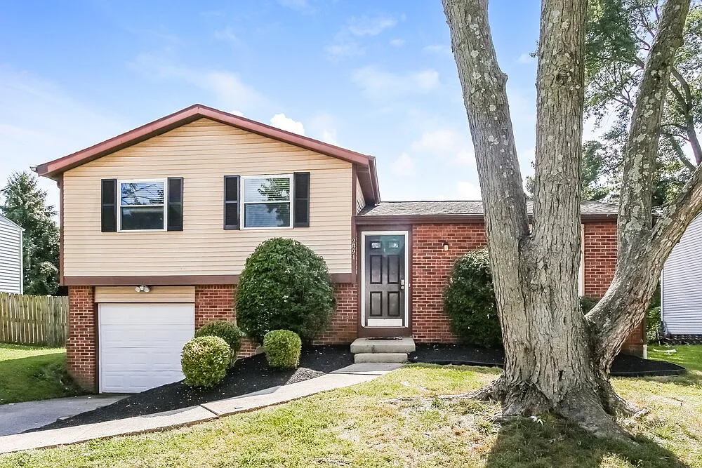 3 bed, 2.0 bath, 1133 sqft, $2,055 — Photo 1