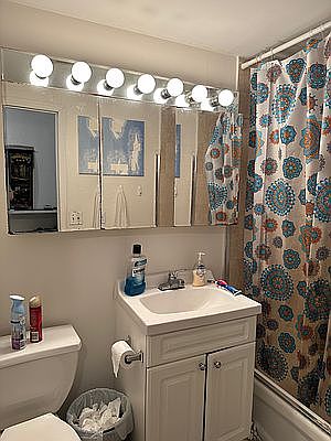 3rd image of 530 W 47th St #5C