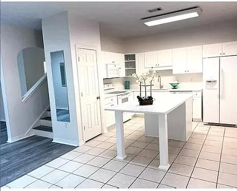 1319 Treasure Cv — Photo 3