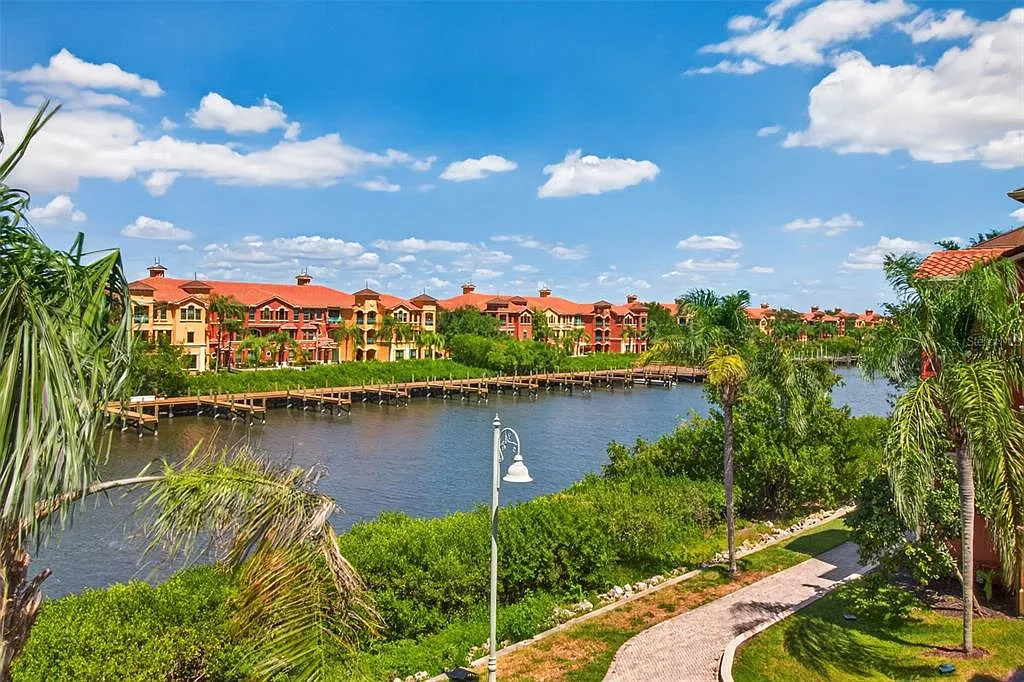3 bed, 2.0 bath, 1453 sqft, $3,100 — Photo 3