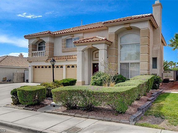3rd image of 8305 Deer Springs Way