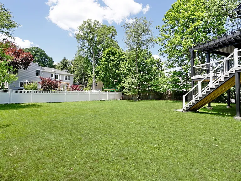 415 Goffle Rd — Photo 30