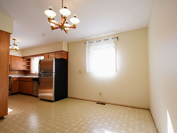 3rd image of 506 Sherman Dr