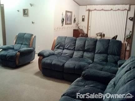 Living room w/fireplace