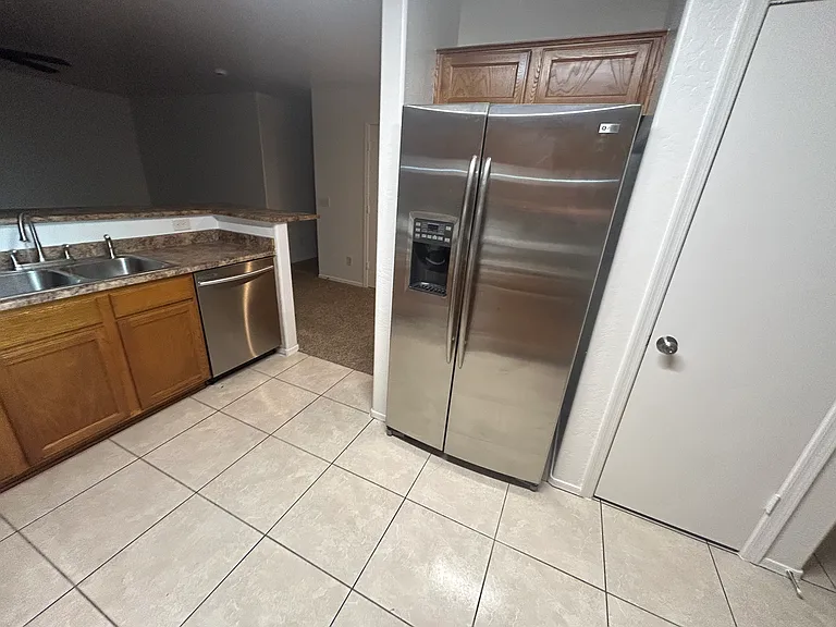 7028 S 46th Dr — Photo 38