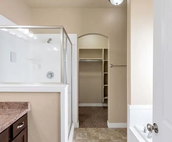 1848 W Woodview Dr — Photo 16
