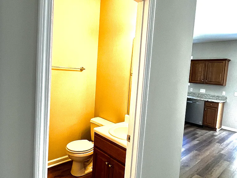 1044 Jade Ln — Photo 4