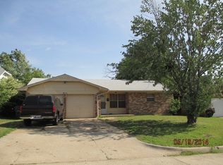 311 W Silverwood Dr, Midwest City, OK 73110