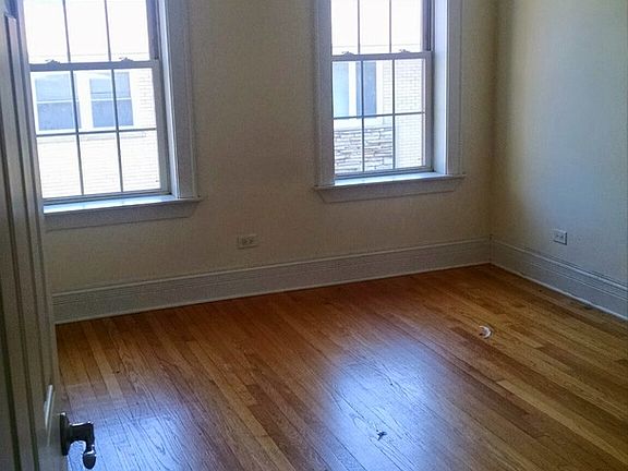 4th image of 2050 W Summerdale Ave APT 3C