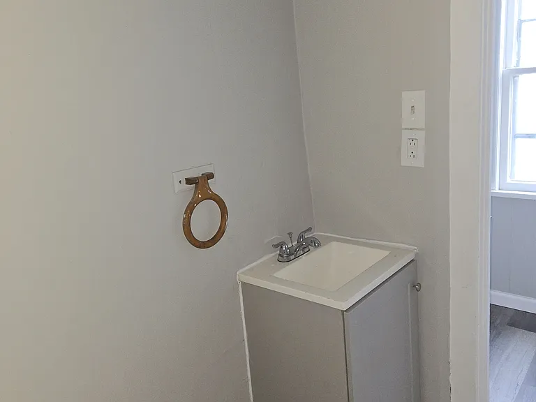 25 Stuyvesant St #2L — Photo 9