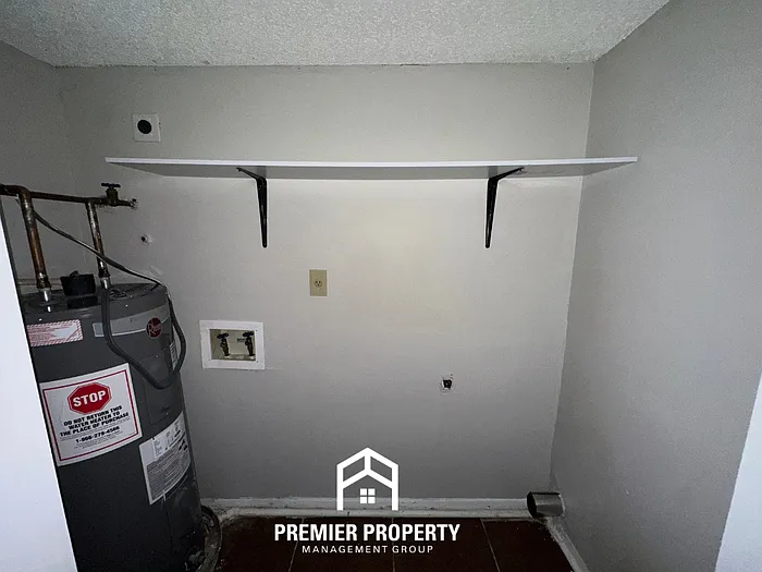 1082 Hooker St — Photo 6