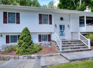 26 Wayacross Rd, Mahopac, NY 10541