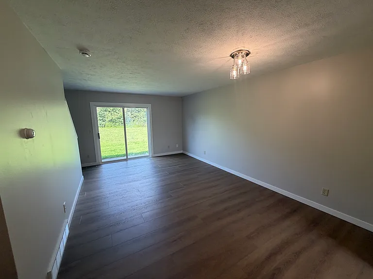 1897 Apartment Dr #7 — Photo 2