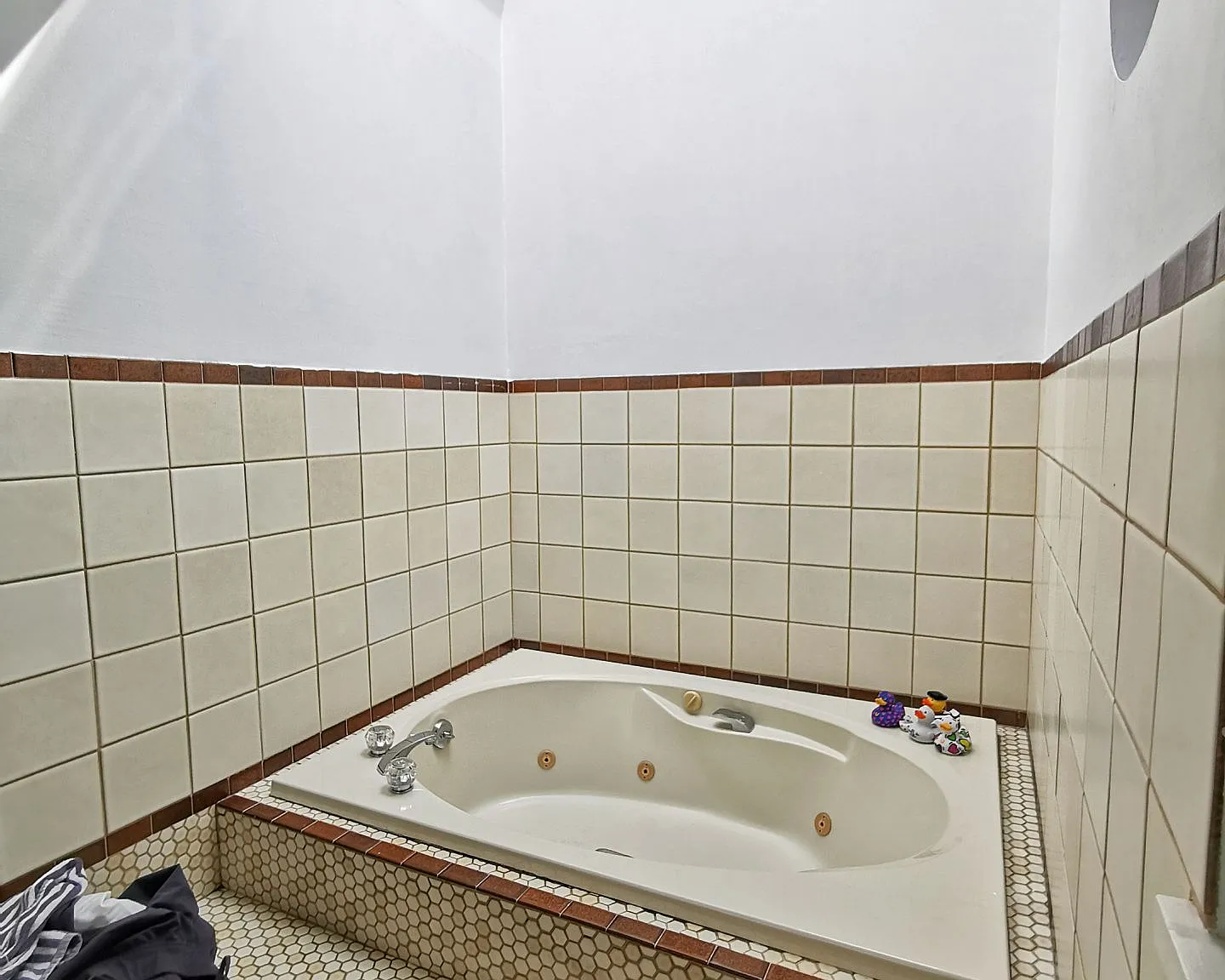 4 bed, 2700 sqft, $6,200 — Photo 4