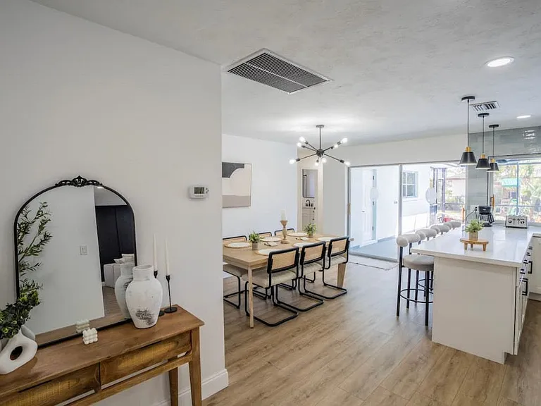 3649 SE 5th Ct — Photo 4