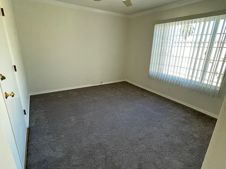 1433 Yale St #E — Photo 17