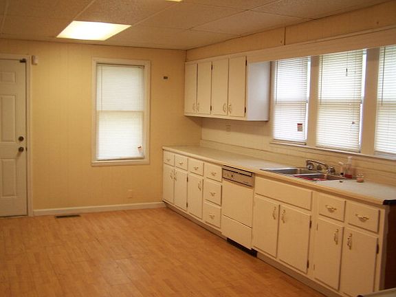 3rd image of 5719 Wilson Ave