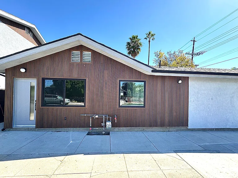 16529 San Fernando Mission Blvd — Photo 1