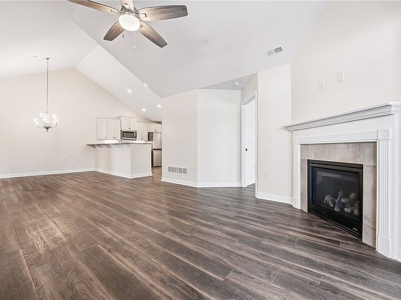 3rd image of 1132 Sandy Ridge Dr
