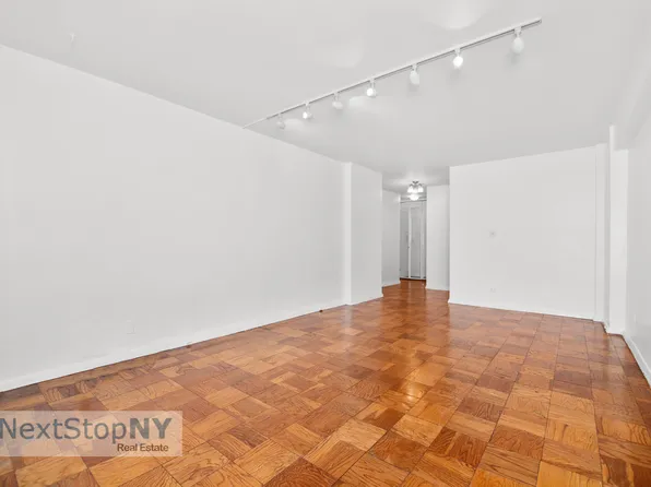 153 East 57th Street image 7 of 9