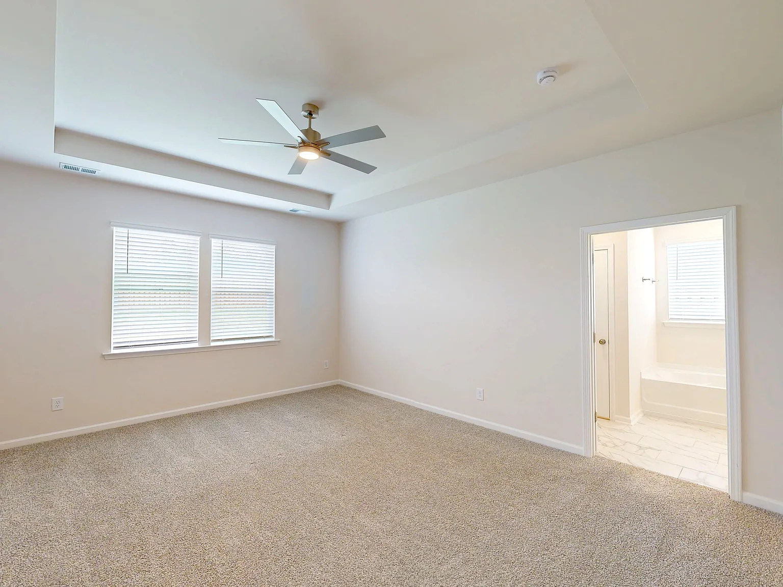 4 bed, 2772 sqft, $2,500 — Photo 2