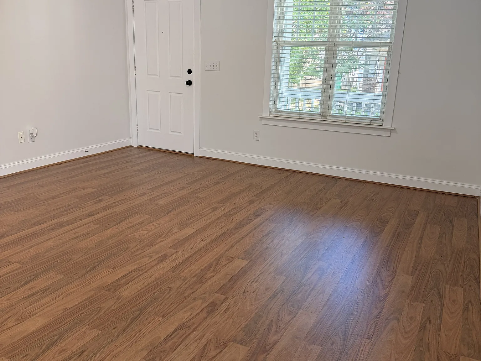 3 bed, 1408 sqft, $2,400 — Photo 3