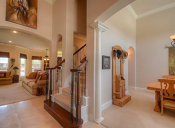 2nd image of 300 Del Mar Ct