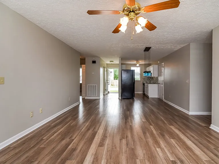 101 Edgehill Ln — Photo 4
