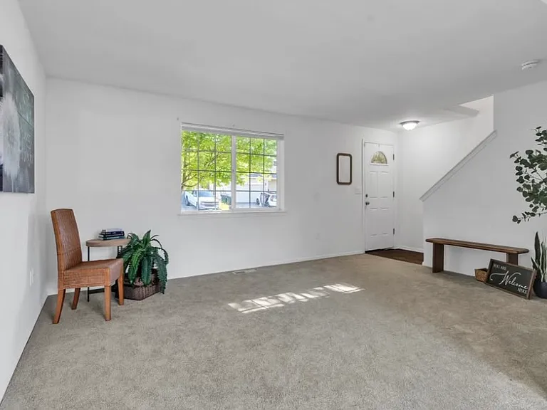 3062 Tierra Dr NE — Photo 3