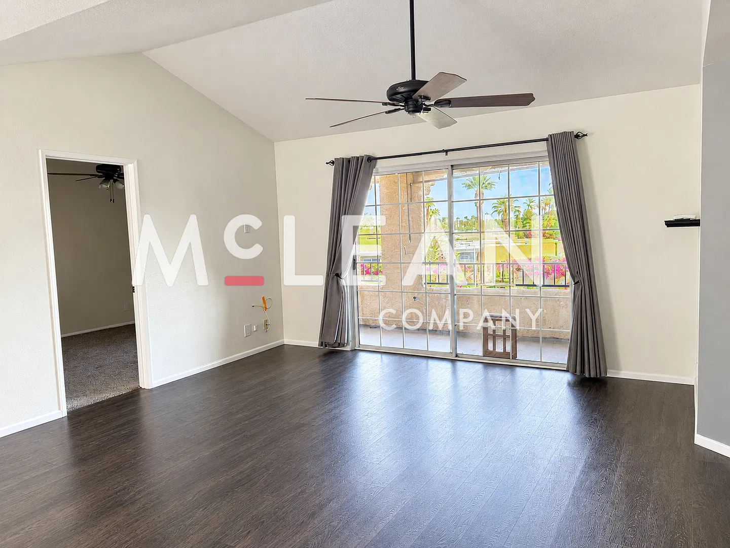 Beautiful 2-Bedroom, 2-Bath Condo in South Palm Springs! — Photo 2