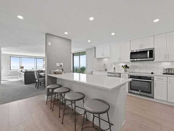 5th image of 979 E Gulf Dr Unit 513