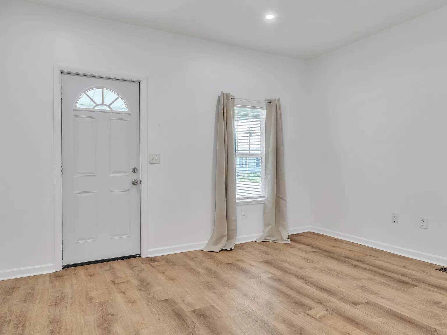 3 bed, 1104 sqft, $1,000 — Photo 2