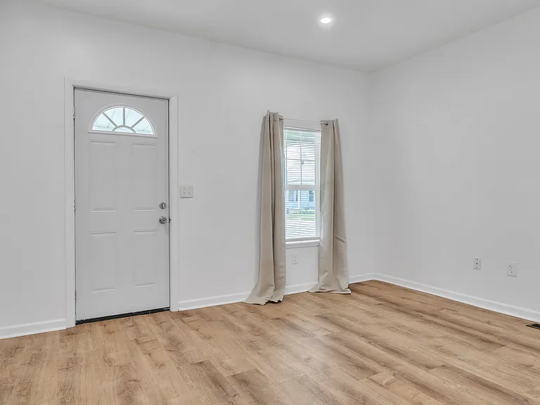 518 N Pearl St — Photo 2