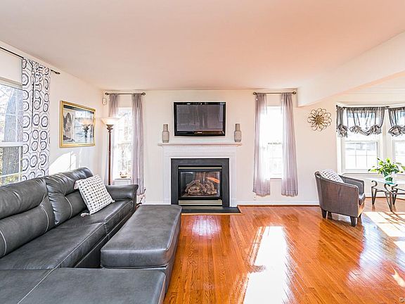 3rd image of 7904 Gardenwood Ct
